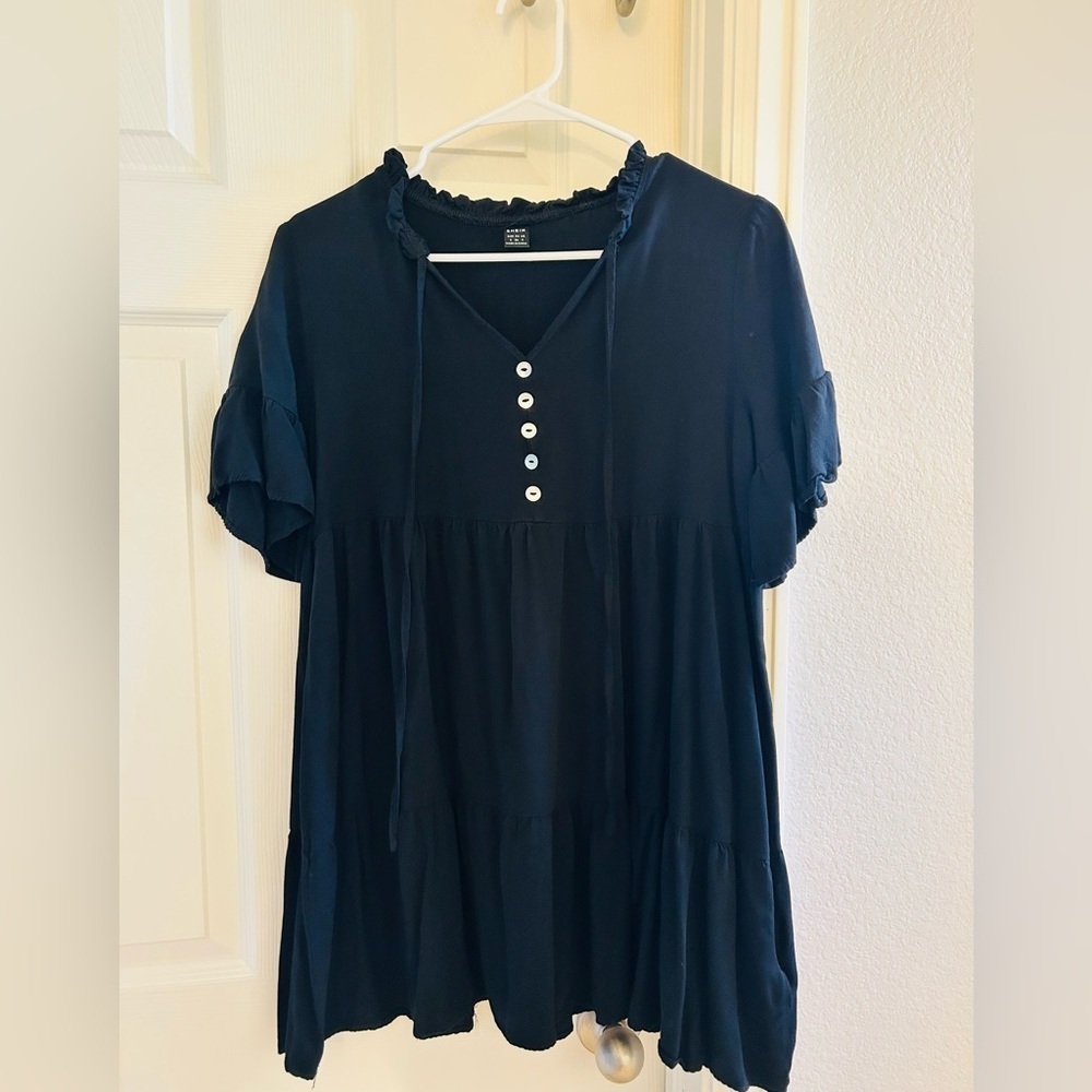 Ruffled Black Flowy Tunic Top with Buttons Size Small NWOT - Picture 2 of 4